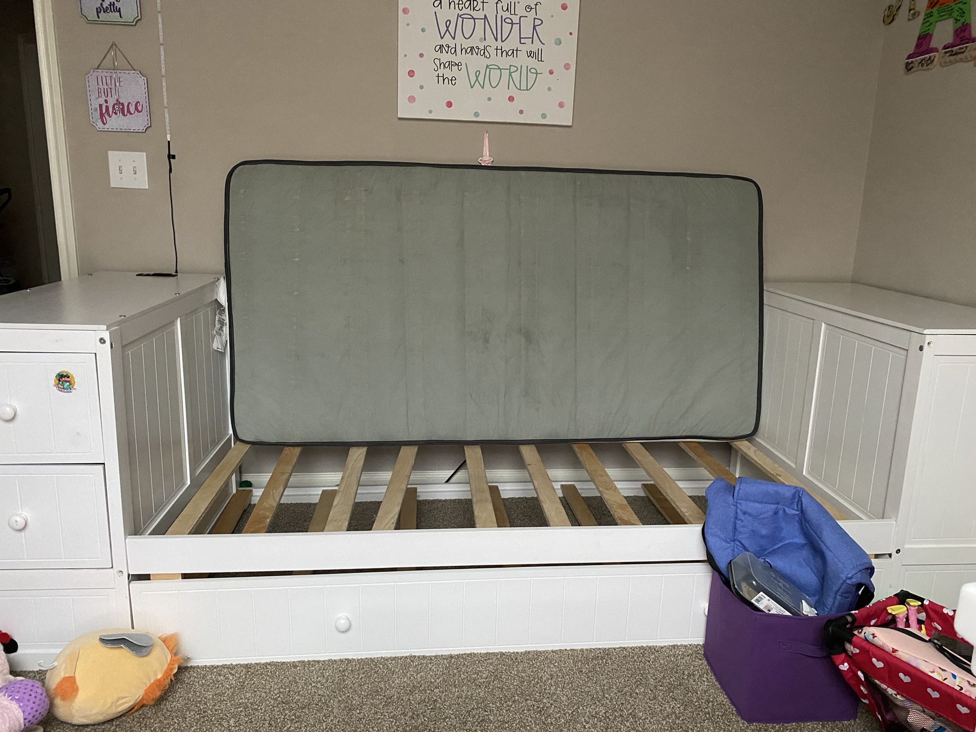 Children’s bed w/ Trundle