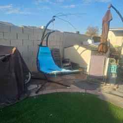Hanging chaise lounge chair like new condition