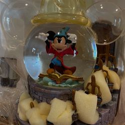 Disney Mickey Musical Snow Globe Fantasia Sorcerer’s Apprentice 