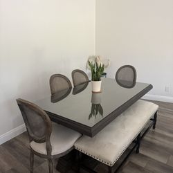 Restoration Hardware Dining Table – St. James Collection (Seats 6)
