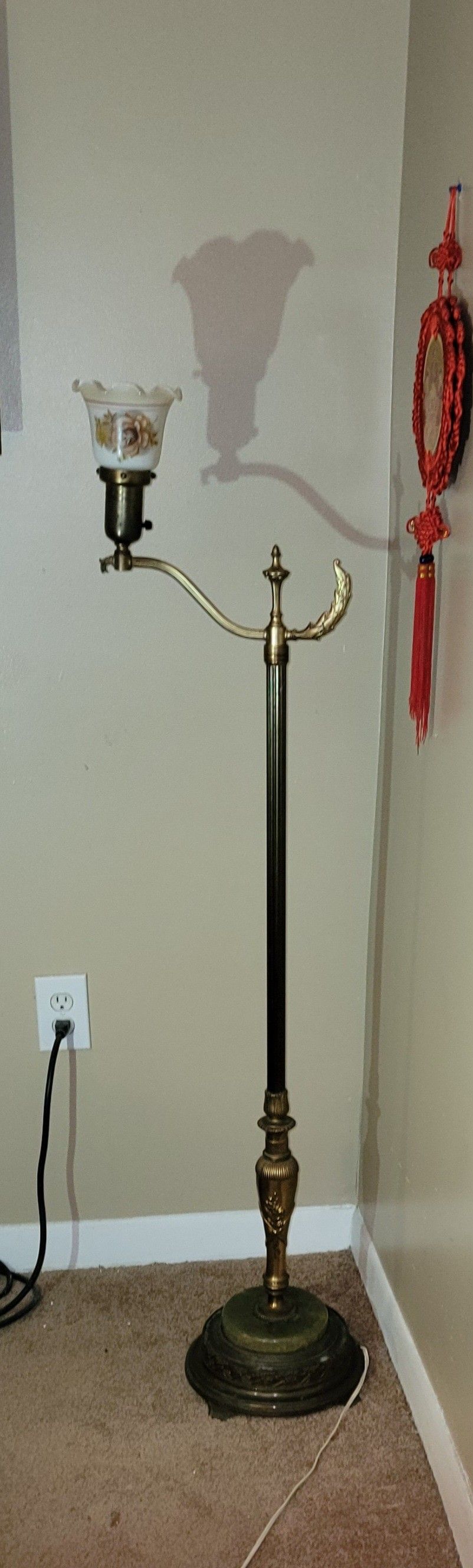 VINTAGE REAR VICTORIAN STYLE BRASS / ALABASTER ON BASE FLOOR LAMP 49"