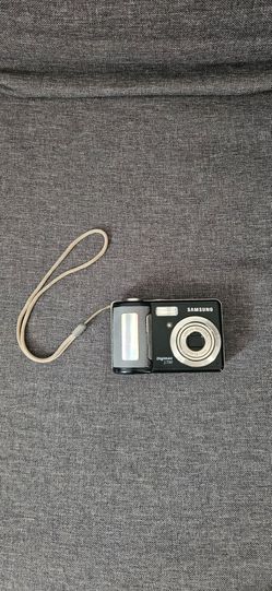 Samsung  Digimax S700 7.2MP Compact Digital Camera