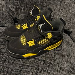 Jordan 4 Retro “Thunder”