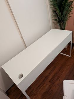 White Desk: Wood+Metal
