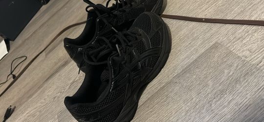Triple black asics