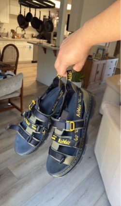 Dr. Martens Strap Sandals – Black/Olive
