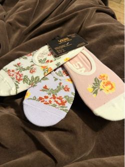 Woman /teen no show socks 6.5-10 nwt 3 pairs nwt