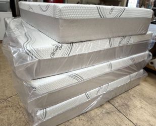 Memory Foam very nice 12" Mattress, all sizes available