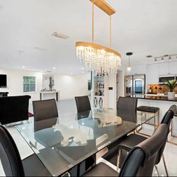 Dining table & Chairs 