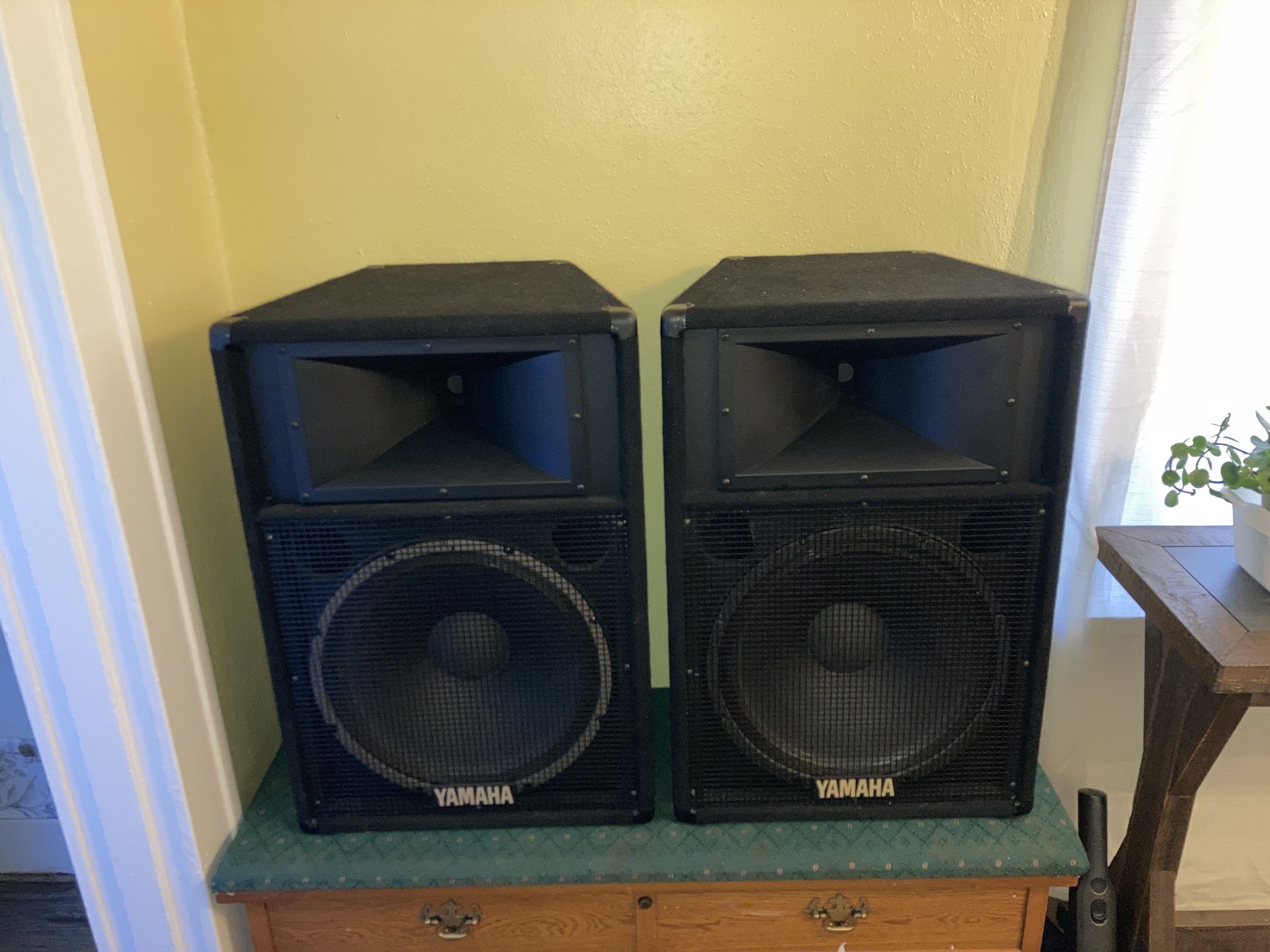 Yamaha S115IV 1000w PA Speakers