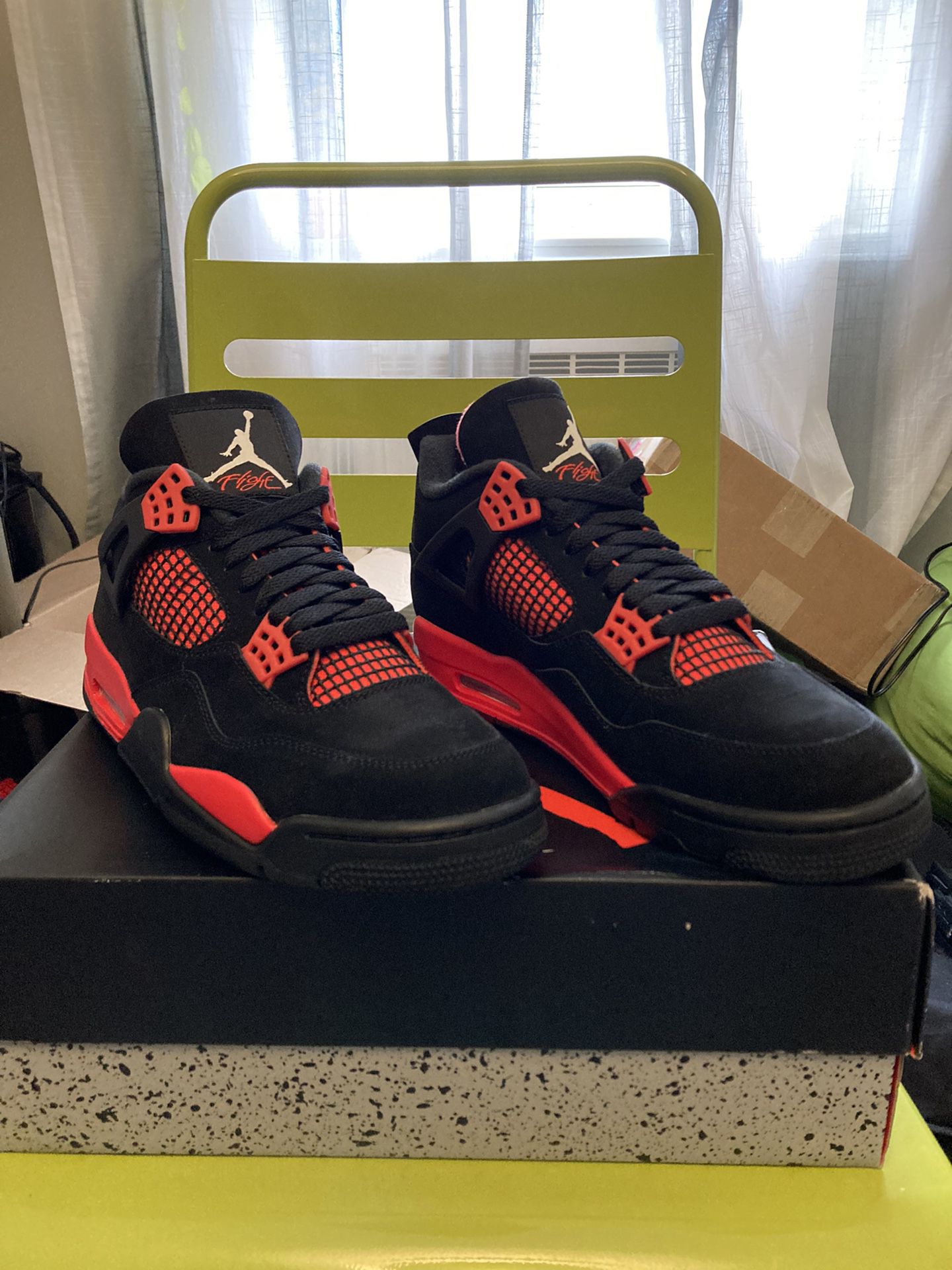 Nike Jordan 4 Retro Red Thunder Size 10