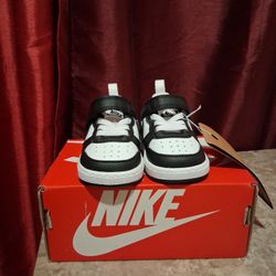 NEW  BABY NIKE