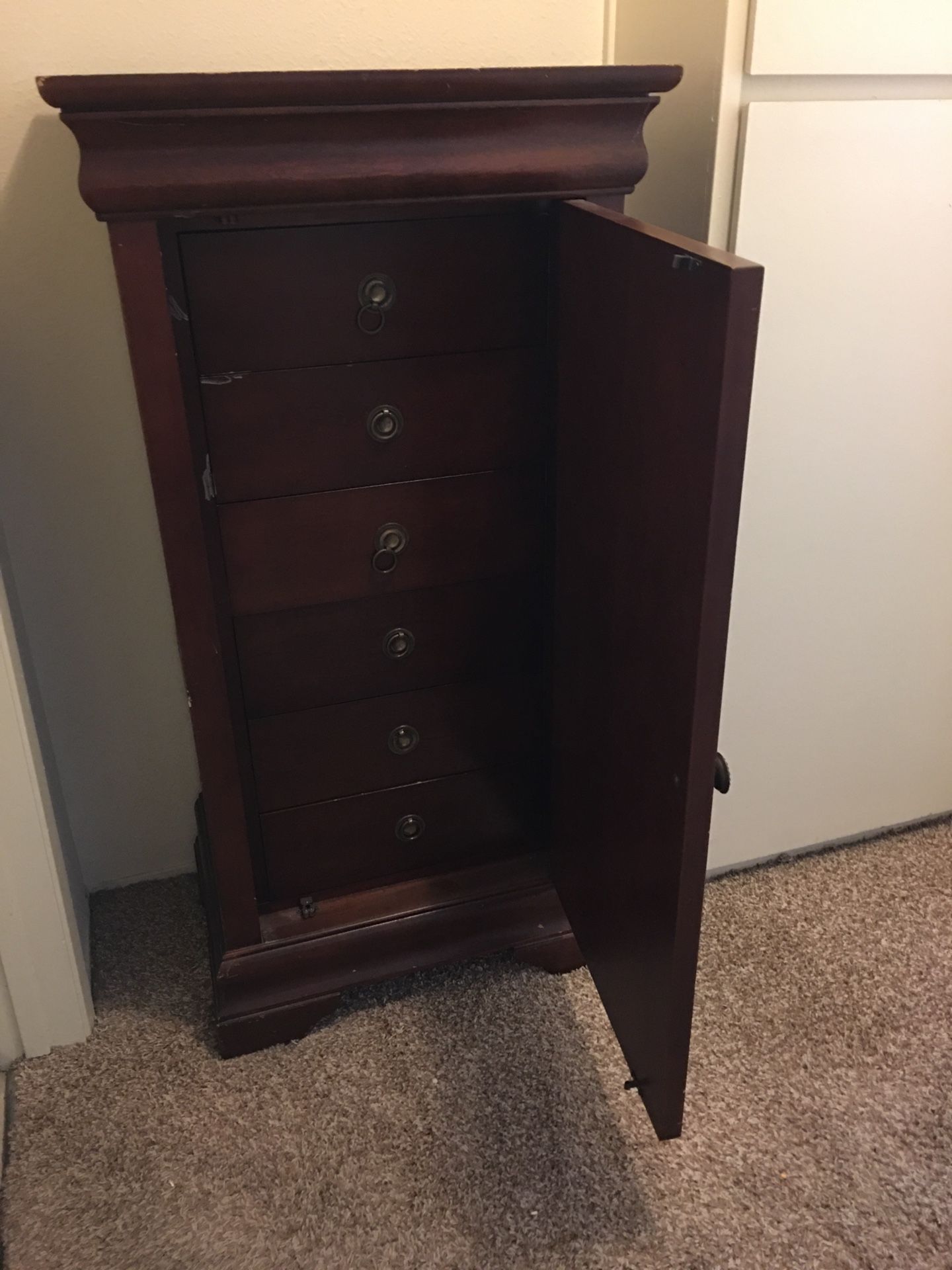 Jewelry dresser