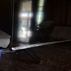 BRAND NEW HISENSE 40" ROKU 