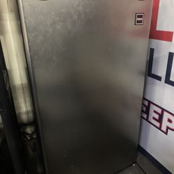 RCA MINI FRIDGE BLK/SLVR