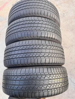 255/55/18 Michelin 📍📍 Vendo un set de llantas con 80% de vida las 4 📍🌟