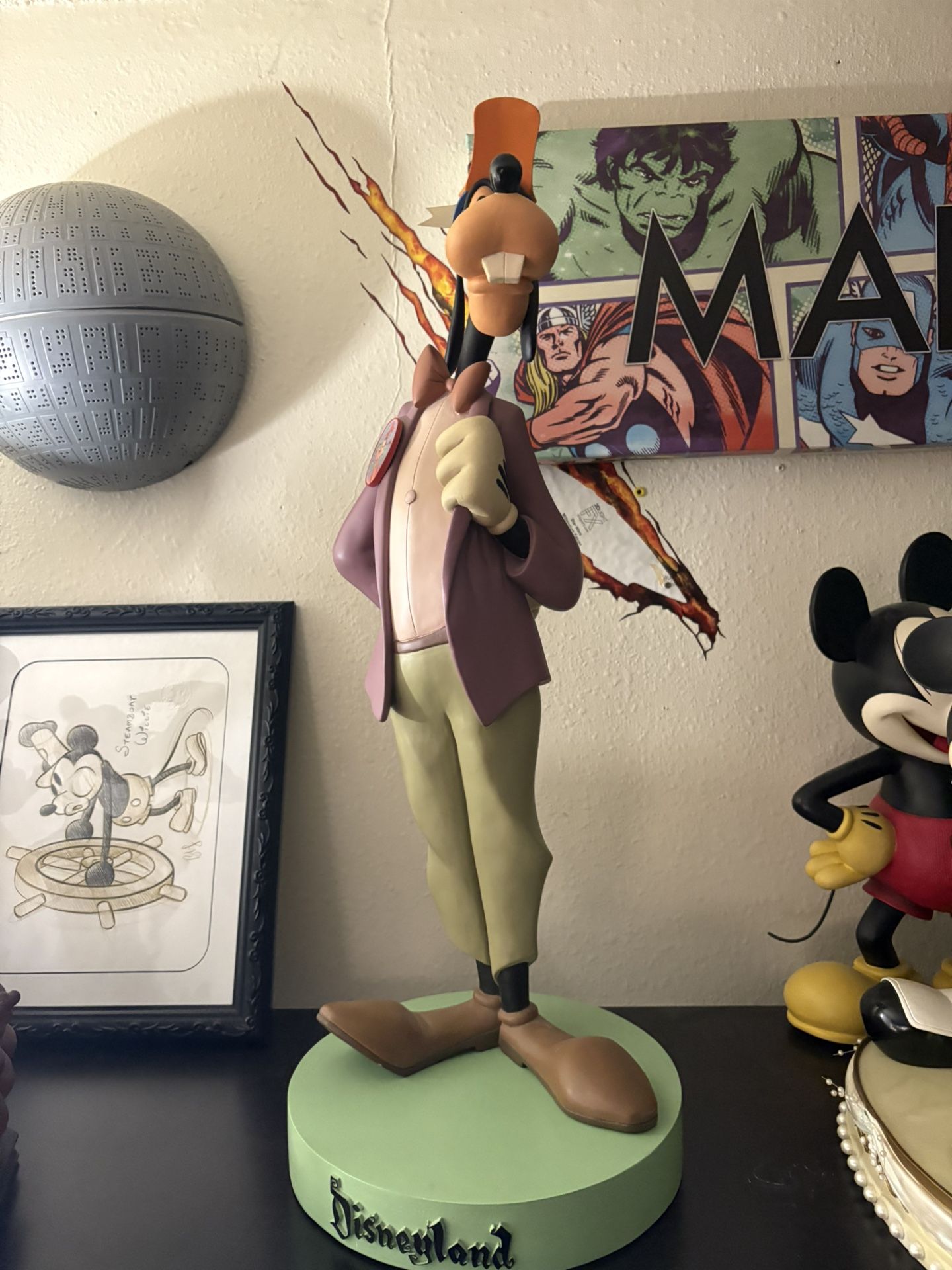 Disney Goofy 50th anniversary big fig statue