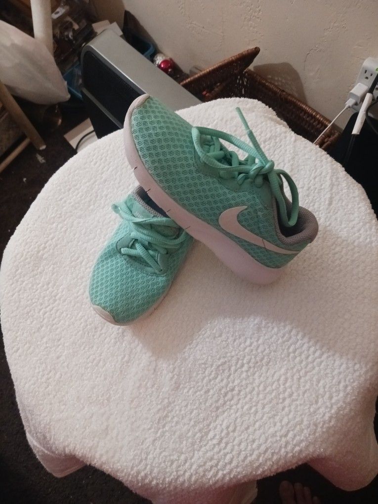 Kids Nike Shoes Sz14 Smal Child Girl Nwot