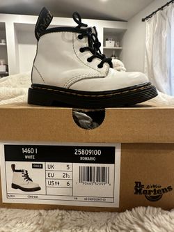 Docmartens white size 6K