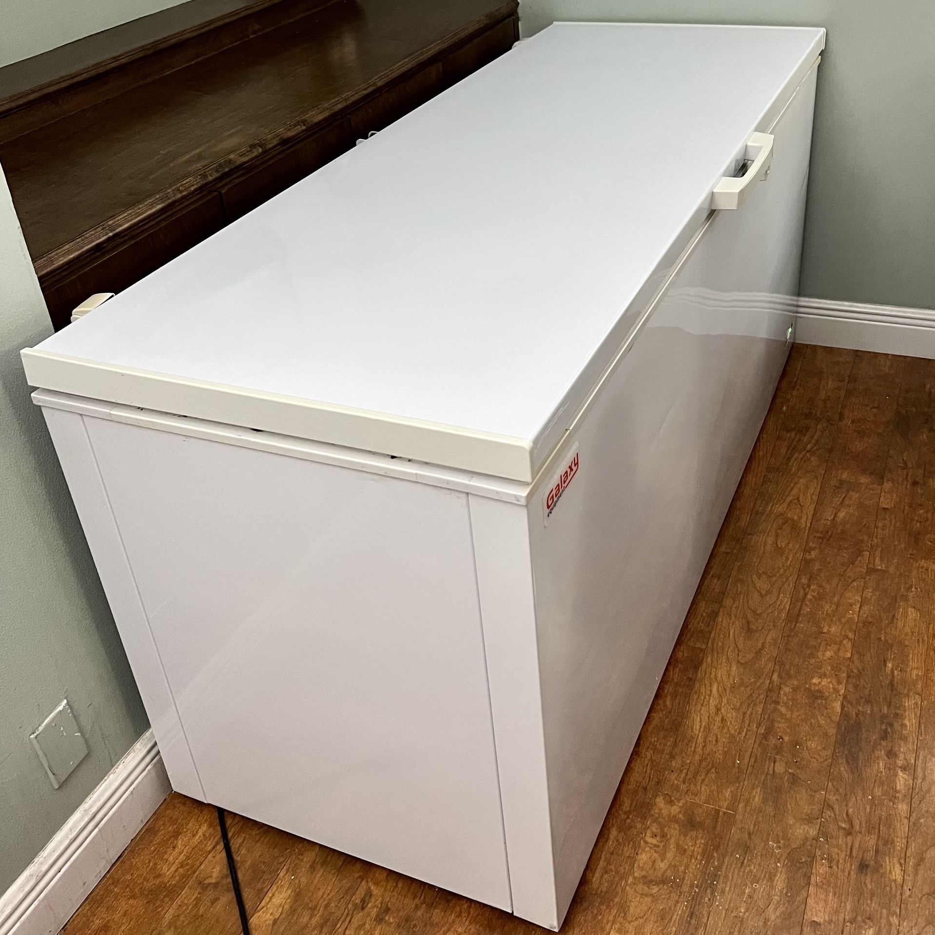 Galaxy 19.4 cu. ft. Commercial Locking Chest Freezer