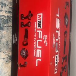 Milwaukee M18 FUEL 18V Lithium-Ion Brushless Cordless Combo Kit (5-Tool) with Two 5.0 Ah Batteries, 1 Charger 1 Tool Bag