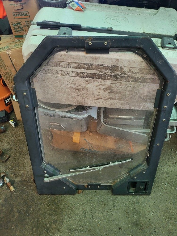 BOBCAT DOOR AND PARTS