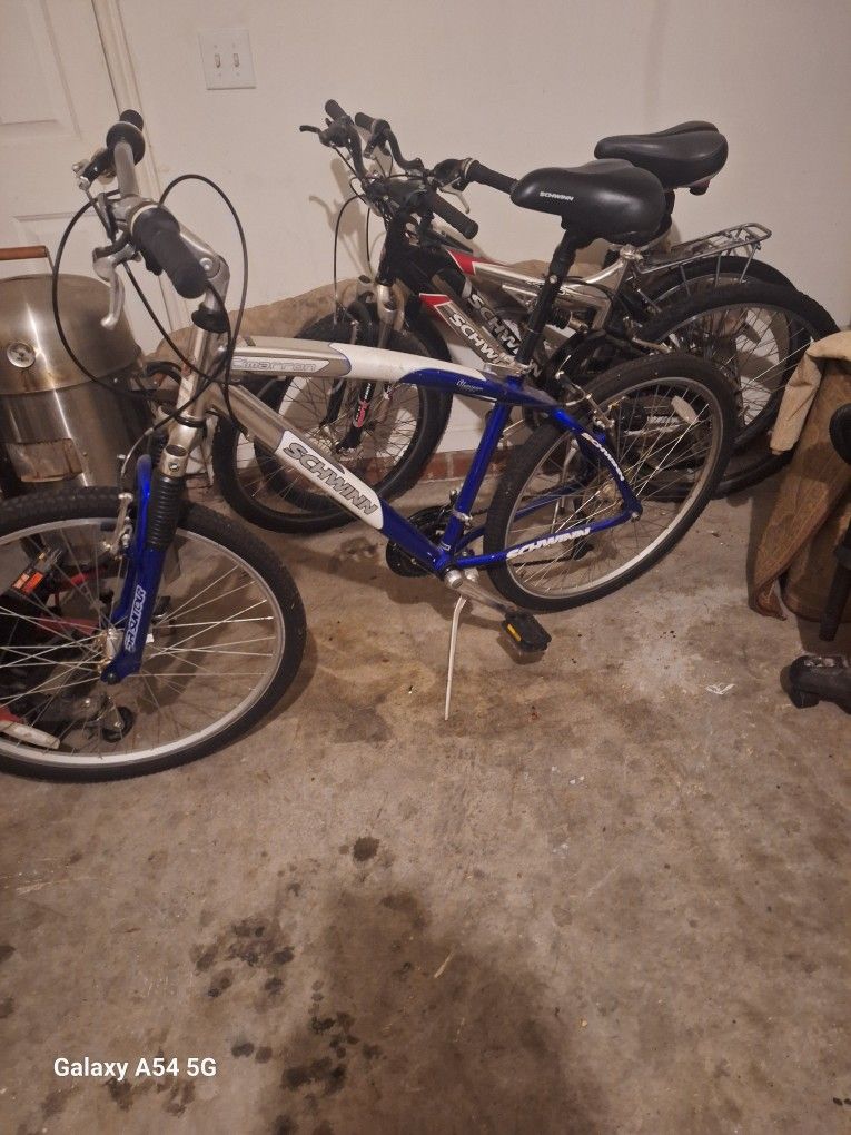 3 Schwinn 26in Bikes