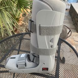 Breg Medical Orthopedic Walking  Boot Size Large