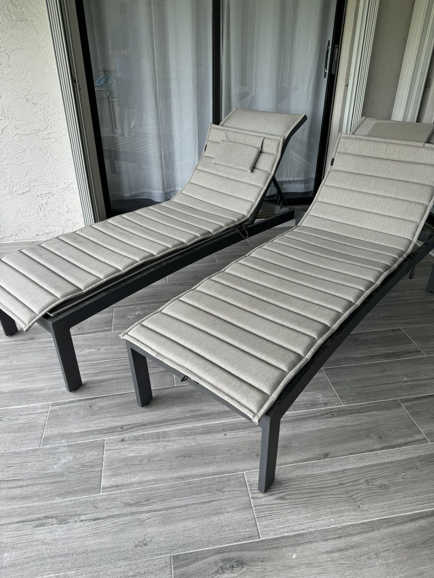 Castelle Orion Sling Dining Cast Aluminum Adjustable Chaise Lounges Excellent Condition Originally $3200. Asking $1150