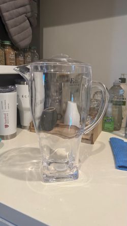 Felli Fanta clear pitcher with lid 2.75 quart