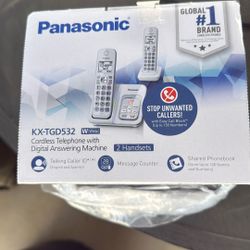 Panasonic KX-TGD532W Cordless Phone system