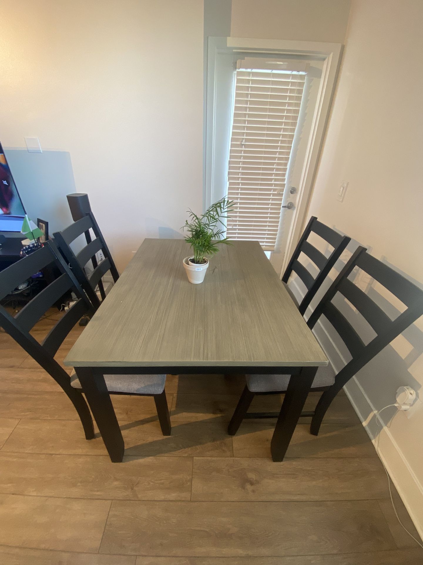 Dining Table & Chairs