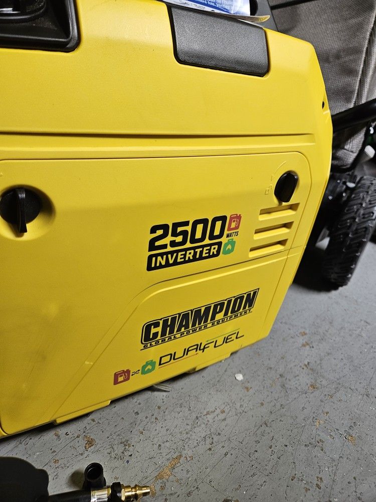 CHAMPION 2500 WATTS DUAL FUEL GENERATOR NEW
