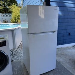Frigidaire Refrigerator 30 X 66 Like New One Receipt For 90 Days Warranty 
