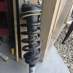 2019+ Ram 1500 New Body 1.5" Lift Struts Oem