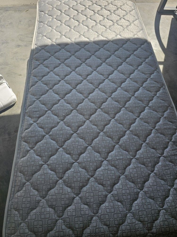 Twin Mattress And Box Spring With Ikea Topper
