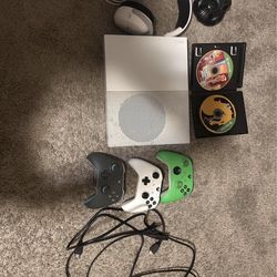 Xbox 1 with extra accessories