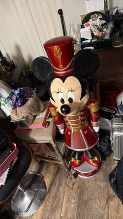 5’ Minnie Mouse Nutcracker