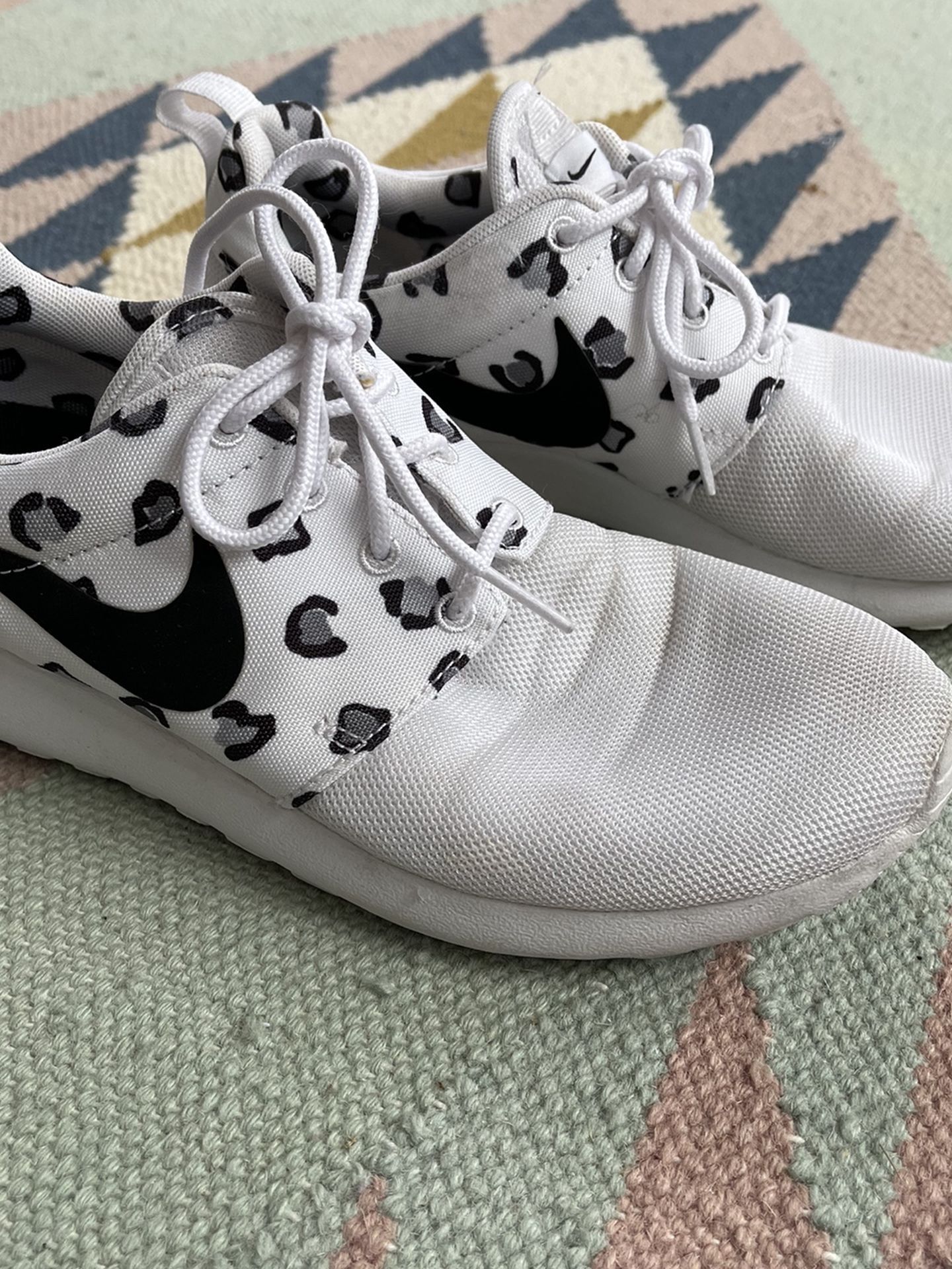 Women’s Nike Roshe Run size 7