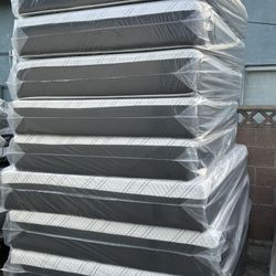 Queen Size Memory Foam Mattress 12"    New Mattress In A Plastic Sealed  We Offer Same Day Delivery 