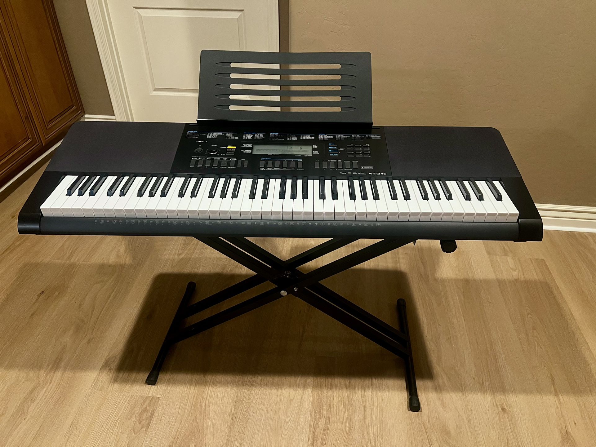 Casio WK-245 76 Key KeyBoard - Like New