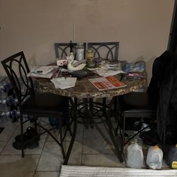 Kitchen Table 4 Chairs  Must Go 