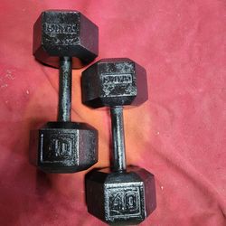 SET OF 40LB.  HEXHEAD DUMBBELLS TOTAL 80LBs  11525 S HALSTED DUNKIN DONUTS/7111.S WESTERN WALGREENS  
80$  CASH ONLY AS IS.