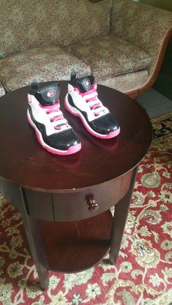 Girls 1Y Nikes