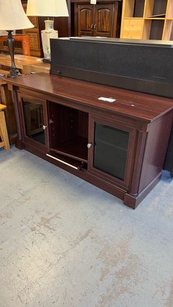 (In store) Cherry veneer tv stand cabinet