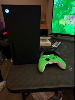 XBOX SERIES X COMES WITH 2 CONTROLLERS