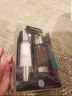 Salt & Pepper Mill Set