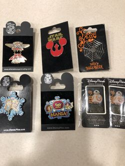 DISNEY PINS