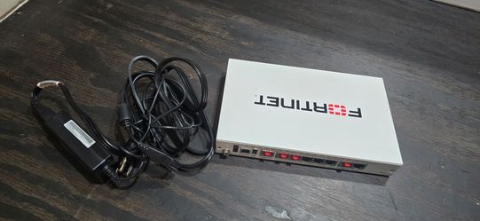 Fortinet FortiGate 40C Security Appliance / Firewall with Power Adapter