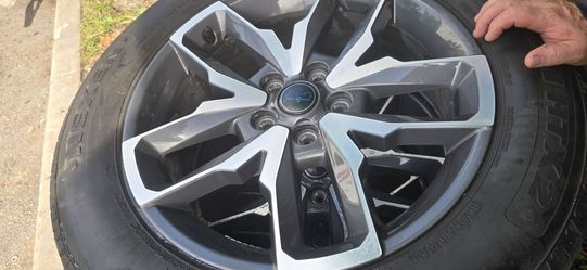 OEM Wheels and Tires for Jeep Wrangler Tire Size: 255/60R20